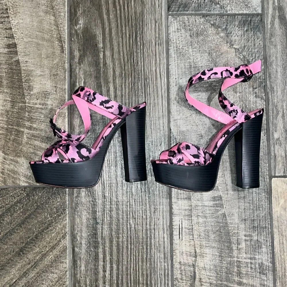 Vtg Y2K Alicia + Olivia for payless, ankle strap, chunky 5” heel w/ 2” platform.
